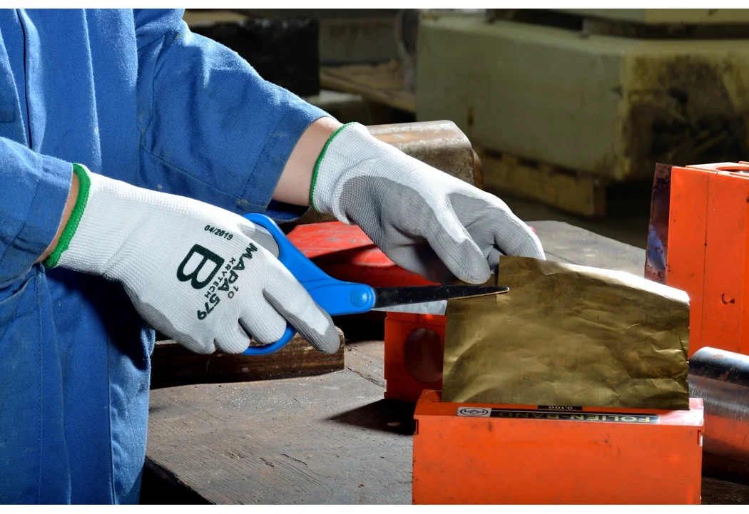 Manusi protectie antitaiere Mapa Krytech-579, culoarea alb, impregnata in poliuretan