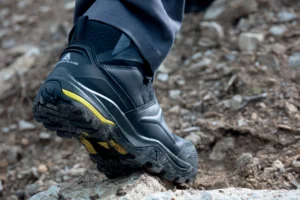 Bocanci cu bombeu si lamela impermeabili, de protectie, TW402 S3 SRC, Delta Plus, culoarea negru